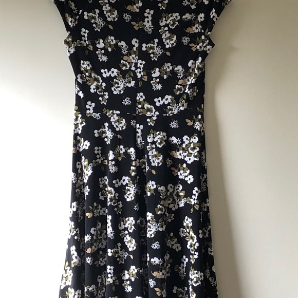 🎉Host Pick🎉Michael Kors Floral-Print Cutout Midi Dress - Picture 6 of 7